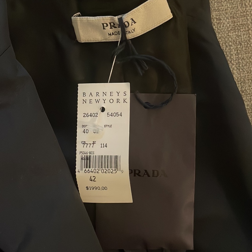 Prada - Picture 3 of 3